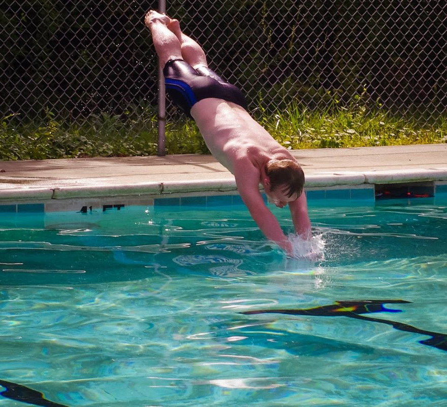 Rion Holcombe diving